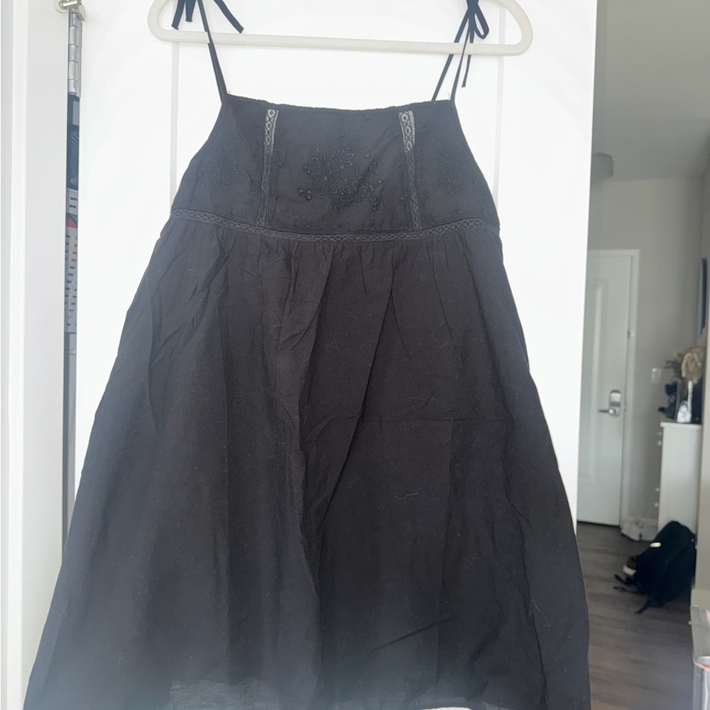 Chic Black A-Line Skirt with Flowy Full Design